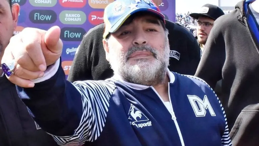 Diego Armando Maradona Marcha atrás: Diego Maradona seguirá siendo el DT de Gimnasia La Plata