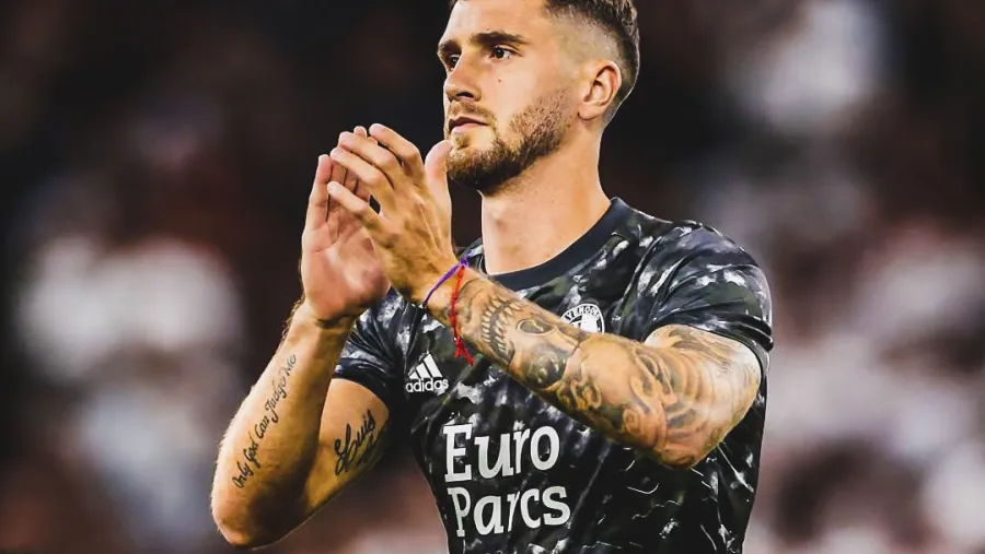 Roma le frustró el sueño de ser campeón al Feyenoord del entrerriano Marcos Senesi Roma le frustró el sueño de ser campeón al Feyenoord del entrerriano Marcos Senesi