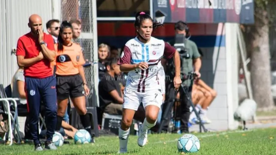 “Gracias al fútbol pude formarme y estudiar una carrera”, contó la entrerriana Gaitàn