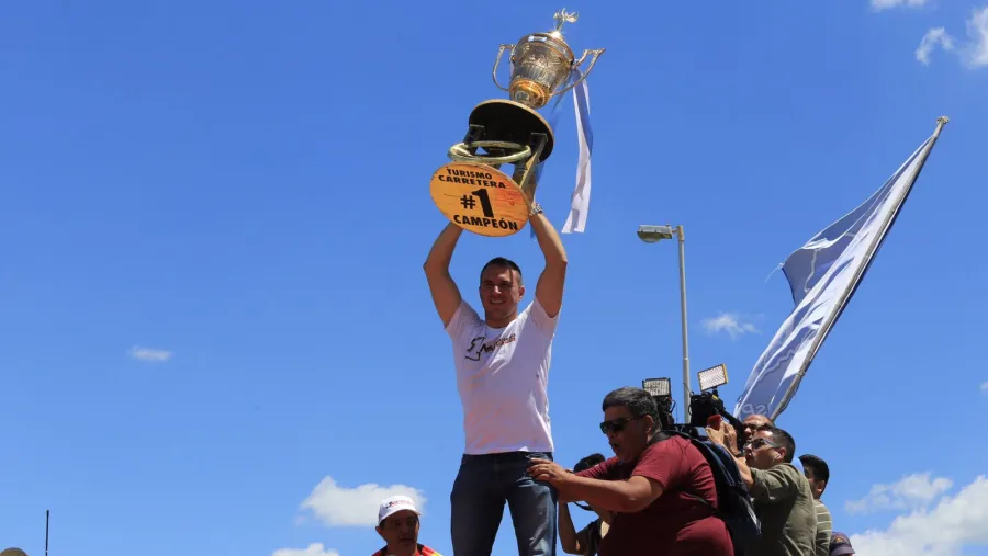Mariano Werner fue recibido con emoción tras su bicampeonato de TC: “Esto es increíble”
