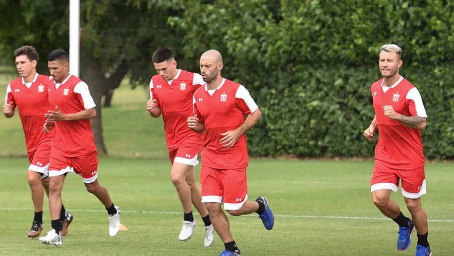 Javier Mascherano Javier Mascherano entrenó por primera vez desde su regreso al fútbol argentino