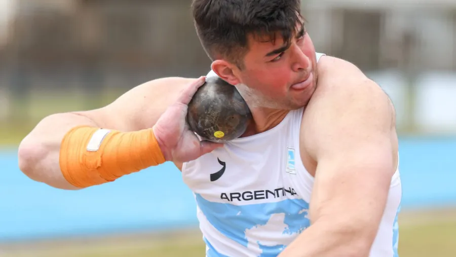 Nazareno Sasia volvió a establecer un nuevo récord U23 en lanzamiento de bala