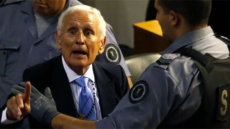 Imagen de archivo del ex represor Miguel Ecthecolatz. Imagen de archivo del ex represor Miguel Ecthecolatz.