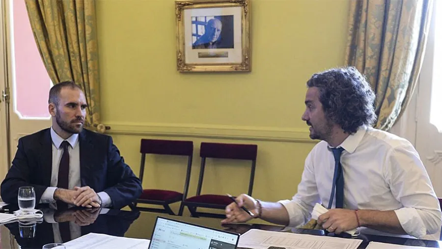 El ministro de Economía, Martín Guzmán; junto al jefe de Gabinete, Santiago Cafiero.