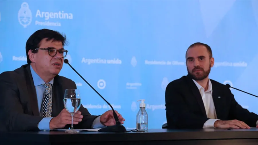 Los ministros de Trabajo, Claudio Moroni, y de Economía, Martín Guzmán, anunciando el IFE el pasado 23 de marzo.