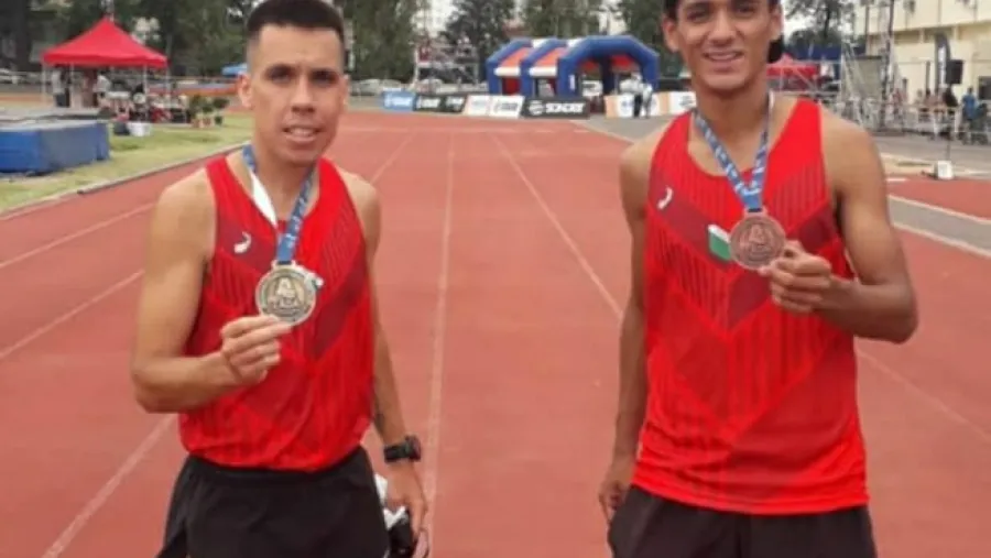 Molina y Van der Hock El paranaense Julián Molina es nuevo campeón argentino de los 3000 metros con obstáculos