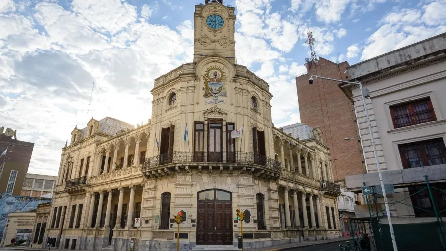 Paraná adhirió a las restricciones dispuestas por la provincia Paraná adhirió a las restricciones dispuestas por la provincia