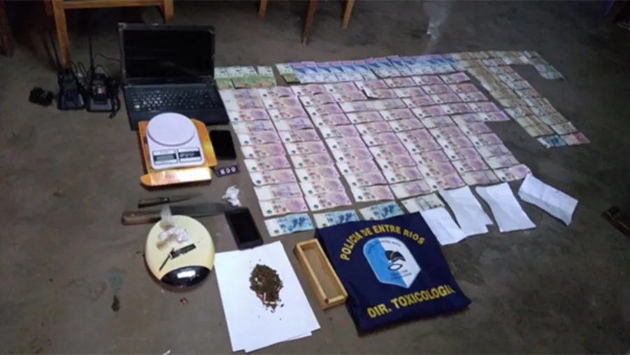 Se secuestraron cocaína y marihuana, hubo tres detenidos y 88 personas identificadas en la causa.