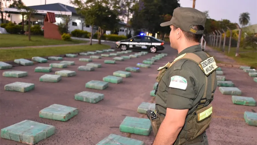 El diciembre Gendarmería secuestró más de cuatro toneladas de marihuana en Corrientes y ayer hizo lo propio al incautar más de dos mil kilos de ese estupefaciente en Victoria.