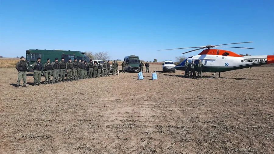 Secuestran 175 kilos de cocaína cerca de la frontera entre Santa Fe y Buenos Aires. Secuestran 175 kilos de cocaína cerca de la frontera entre Santa Fe y Buenos Aires.