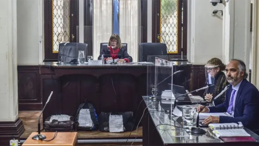 El Tribunal Federal de Paraná condenó a tres personas que transportaban 80 kilos de marihuana: el conductor recibió cinco años de cárcel y sus dos cómplices, cuatro años y medio de prisión. El Tribunal Federal de Paraná condenó a tres personas que transportaban 80 kilos de marihuana: el conductor recibió cinco años de cárcel y sus dos cómplices, cuatro años y medio de prisión.