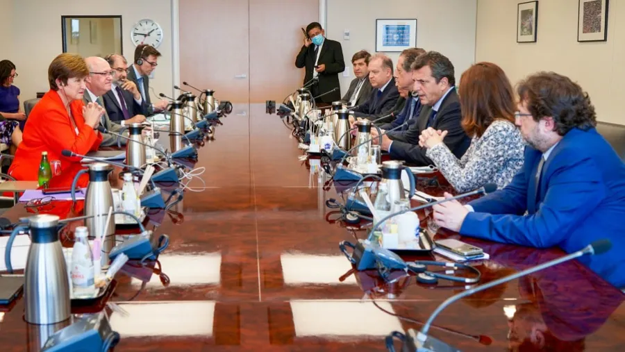 Se espera la aprobación formal en el directorio del FMI de la segunda revisión, que tendrá lugar el próximo viernes. Se espera la aprobación formal en el directorio del FMI de la segunda revisión, que tendrá lugar el próximo viernes.