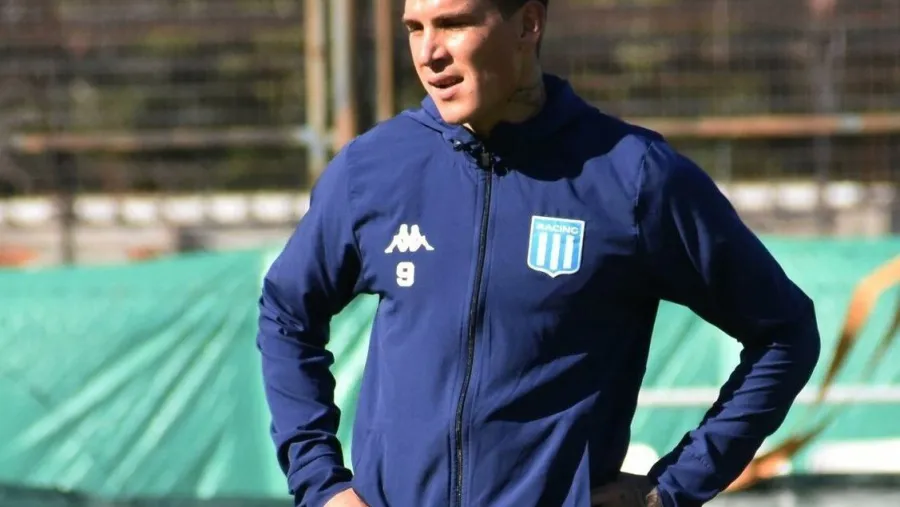 Tras ser intimado por Racing, el entrerriano Nicolás Reniero se presentó a practicar Tras ser intimado por Racing, el entrerriano Nicolás Reniero se presentó a practicar