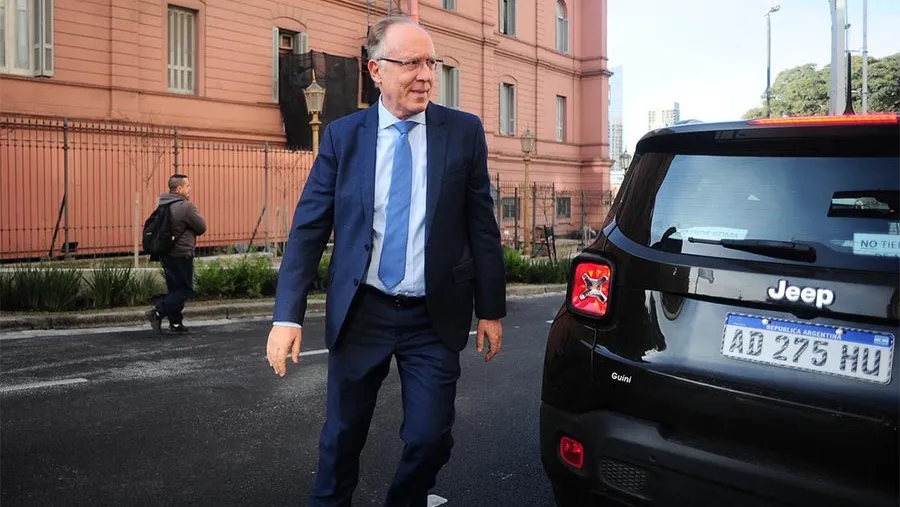 Guillermo Nielsen ya estaría trabajando en la nueva renegociación de la deuda del futuro gobierno de Alberto Fernández. Guillermo Nielsen ya estaría trabajando en la nueva renegociación de la deuda del futuro gobierno de Alberto Fernández.