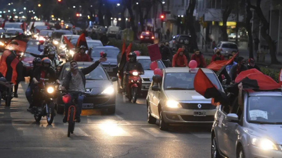 Hinchas de Newell's Hinchas de Newell’s se movilizaron para pedir por la llegada de Lionel Messi