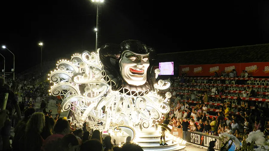 O´Bahía (Club de Pescadores) será la encargada de abrir la séptima noche en el Corsódromo “José Luis Gestro”.