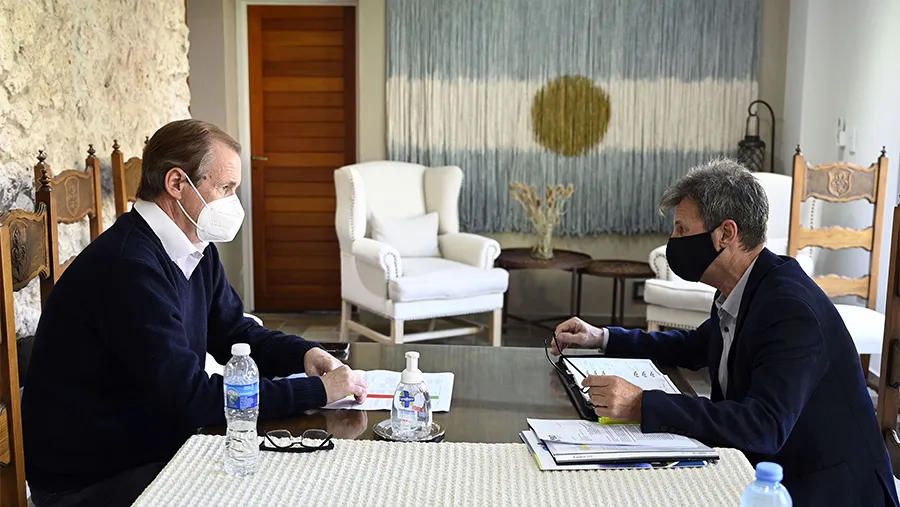 El gobernador Gustavo Bordet fue informado por ministro de Planeamiento, Infraestructura y Servicios, Marcelo Richard, los detalles del trabajo que se realizan para no detener la obra pública, más allá de la pandemia que afecta a la comunidad y a diferentes sectores.