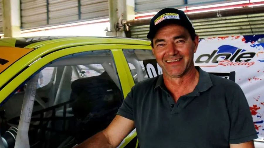 El “Gurí” Martínez ajustó detalles con su Ford antes de su despedida en Paraná El “Gurí” Martínez ajustó detalles con su Ford antes de su despedida en Paraná
