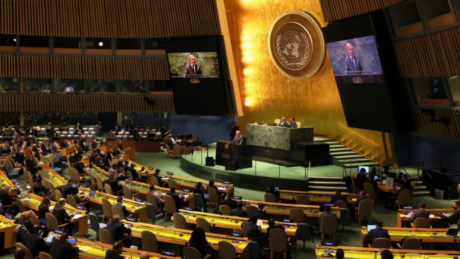 La Asamblea General de la ONU aprobó este miércoles por amplia mayoría una resolución para “exigir” a Rusia el cese de su invasión en Ucrania La Asamblea General de la ONU aprobó este miércoles por amplia mayoría una resolución para “exigir” a Rusia el cese de su invasión en Ucrania
