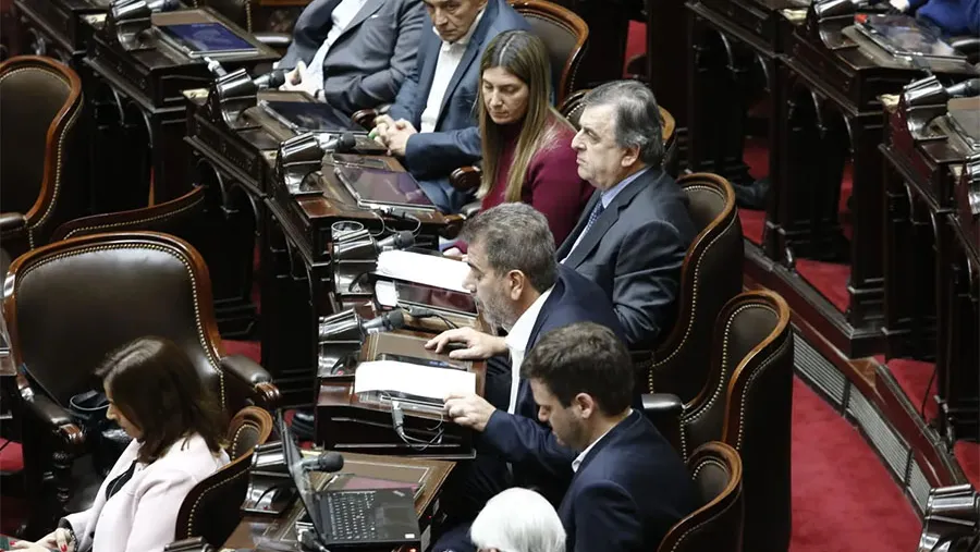 Cristian Ritondo y Mario Negri en la sesión especial en Diputados que convocó el Frente de Todos para repudiar el atentado contra la vicepresidenta Cristina Fernández de Kirchner.