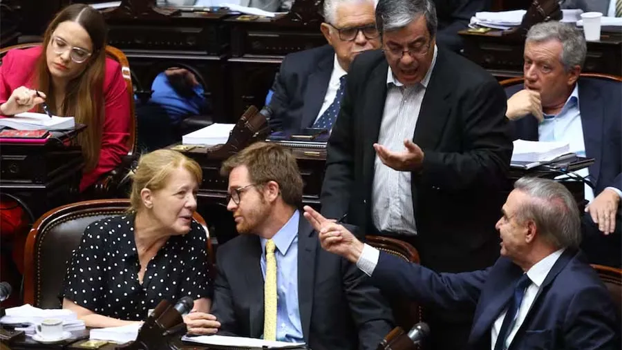 La oposición se agrupa para rechazar el DNU que aumenta en $100.000 millones los gastos reservados de la resucitada Secretaría de Inteligencia del Estado (SIDE).