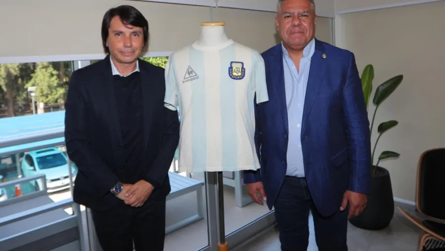 La camiseta que Diego Maradona usó en la final de México 86 regresó al país La camiseta que Diego Maradona usó en la final de México 86 regresó al país