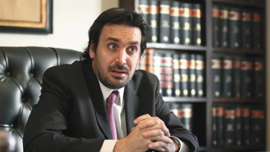 La Comisión Directiva de Fopea dio a conocer hoy un pronunciamiento, donde advierte una vez más sobre la gravedad institucional de los pasos que el juez federal de Dolores, Alejo Ramos Padilla, está dando hacia la criminalización del periodismo profesional en la Argentina. La Comisión Directiva de Fopea dio a conocer hoy un pronunciamiento, donde advierte una vez más sobre la gravedad institucional de los pasos que el juez federal de Dolores, Alejo Ramos Padilla, está dando hacia la criminalización del periodismo profesional en la Argentina.