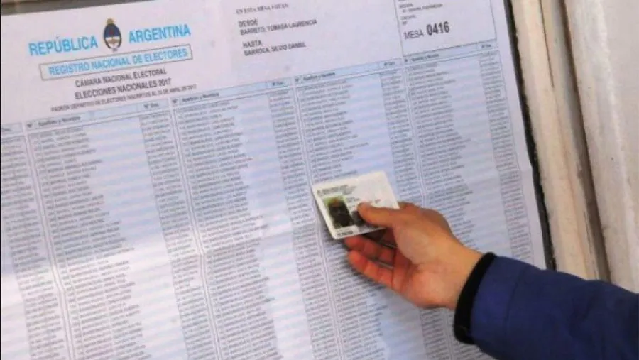 La Cámara Nacional Electoral dispondrá en su sitio web el registro del padrón electoral desde hoy y hasta el 14 de diciembre a fin de poder realizar consultas y reclamos sobre los datos. La Cámara Nacional Electoral dispondrá en su sitio web el registro del padrón electoral desde hoy y hasta el 14 de diciembre a fin de poder realizar consultas y reclamos sobre los datos.