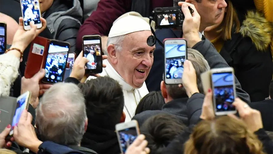 Fernández quiere mantener una relación directa con el papa Francisco.