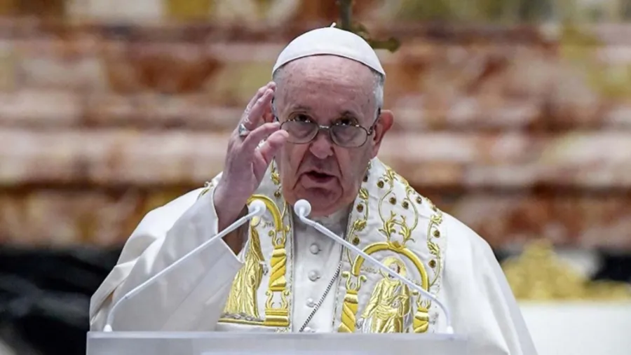 “Antes de que termine la emergencia sanitaria, el mundo entero debió afrontar un nuevo desafío trágico, la guerra actualmente en curso en Ucrania”, planteó el Papa. “Antes de que termine la emergencia sanitaria, el mundo entero debió afrontar un nuevo desafío trágico, la guerra actualmente en curso en Ucrania”, planteó el Papa.