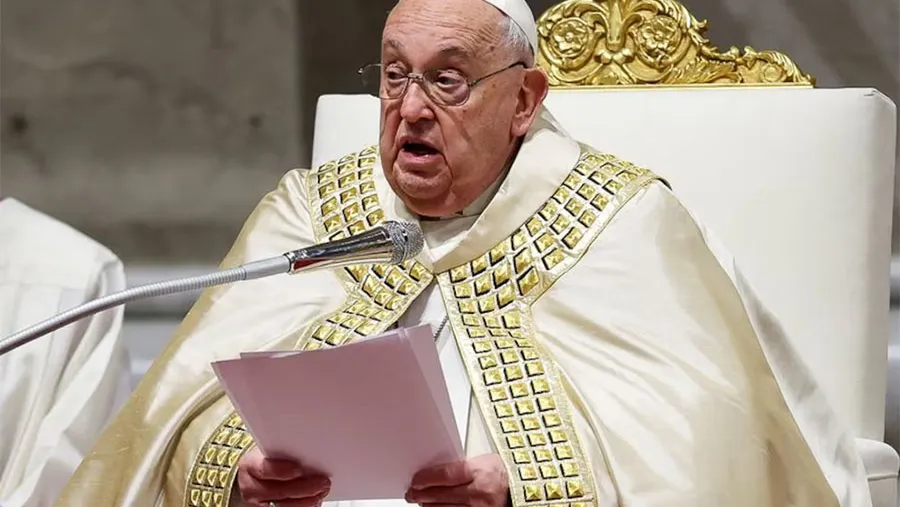 Durante el Ángelus, el pontífice evocó los crímenes cometidos en Auschwitz y subrayó la necesidad de combatir todas las formas de discriminación y persecución religiosa.