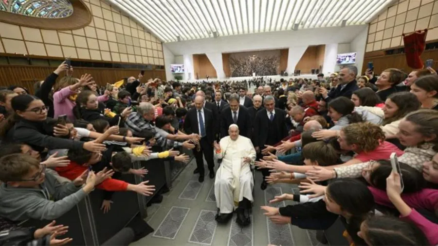 El papa Francisco durante la primera audiencia jubilar de los sábados del Año Santo.