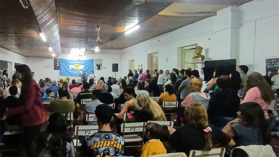 En Gualeguay, los integrantes de PAR advirtieron que “la única unidad es con el pueblo” y que “la militancia no aceptará listas armadas en oficinas ni candidaturas digitadas: la militancia quiere votar, participar y decidir”.