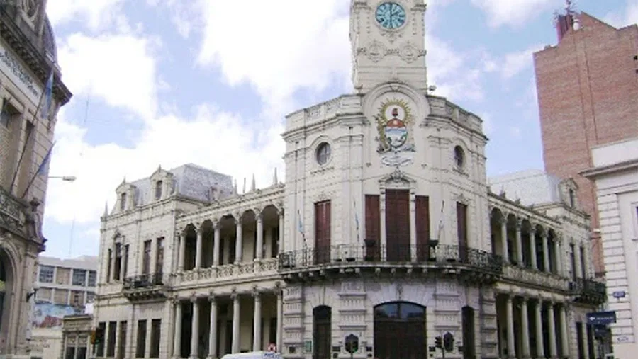 La Municipalidad de Paraná habilitó el funcionamiento de las Agencias Oficiales de Tómbola y al comercio gastronómico, pero en la modalidad “para llevar”. La Municipalidad de Paraná habilitó el funcionamiento de las Agencias Oficiales de Tómbola y al comercio gastronómico, pero en la modalidad “para llevar”.