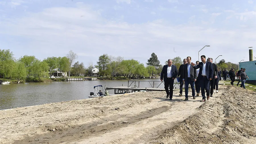 El gobernador recorrió la zona y anunció la pavimentación del acceso a Villa Paranacito que contará con un presupuesto de casi 820 millones de pesos.