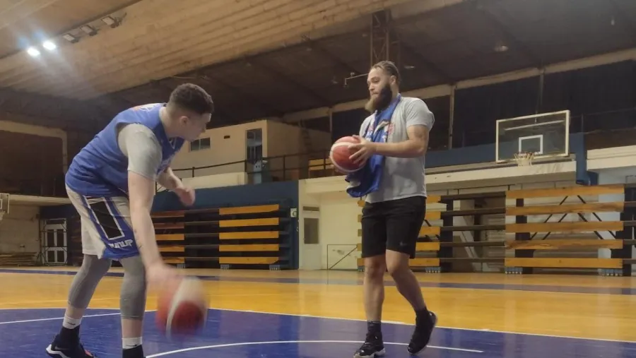 Taurus Adams II se sumó a los entrenamientos de Parque Sur para la Liga Argentina Taurus Adams II se sumó a los entrenamientos de Parque Sur para la Liga Argentina
