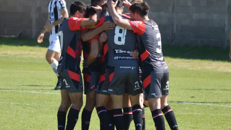 Reserva: Patronato lo dio vuelta ante Central Córdoba y festejó por primera vez de local Reserva: Patronato lo dio vuelta ante Central Córdoba y festejó por primera vez de local
