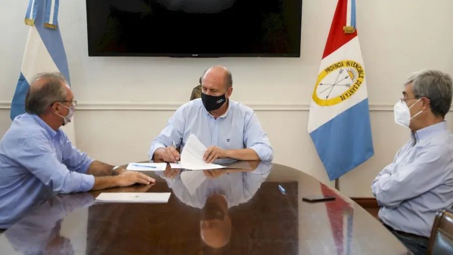 Perotti firmó el decreto que declara la emergencia agropecuaria en Santa Fe