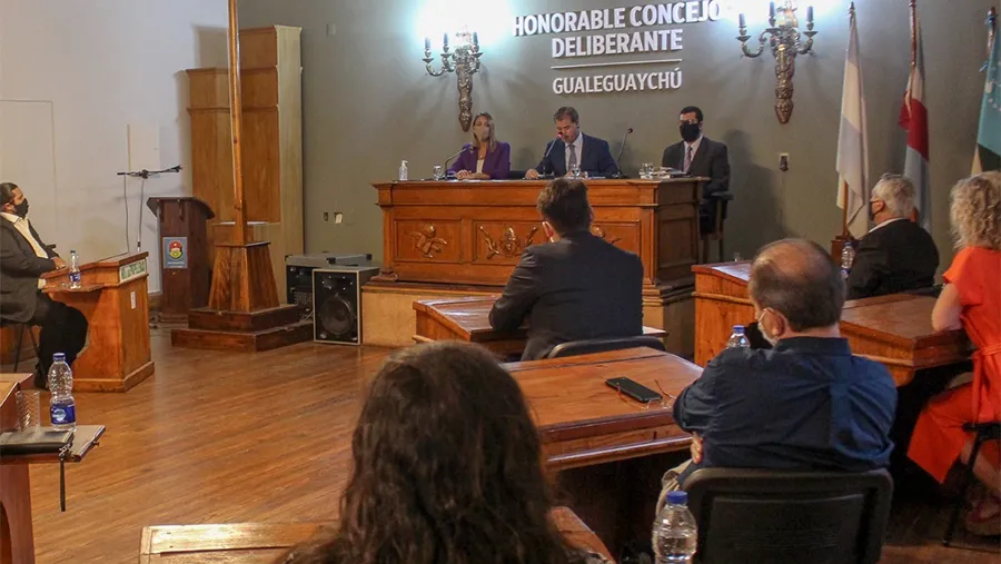 Piaggio inauguró un nuevo período de sesiones ordinarias del Concejo Deliberante de Gualeguaychú, donde el tema de la pandemia por el Covid atravesó todos los ejes de gobierno. Piaggio inauguró un nuevo período de sesiones ordinarias del Concejo Deliberante de Gualeguaychú, donde el tema de la pandemia por el Covid atravesó todos los ejes de gobierno.