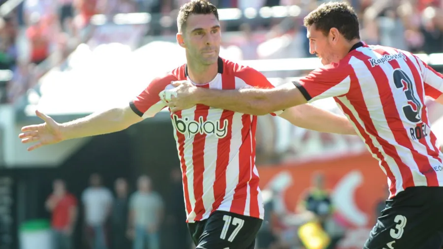 Con triplete de Mauro Boselli, Estudiantes goleó a Central Córdoba y lidera la Zona B Con triplete de Mauro Boselli, Estudiantes goleó a Central Córdoba y lidera la Zona B
