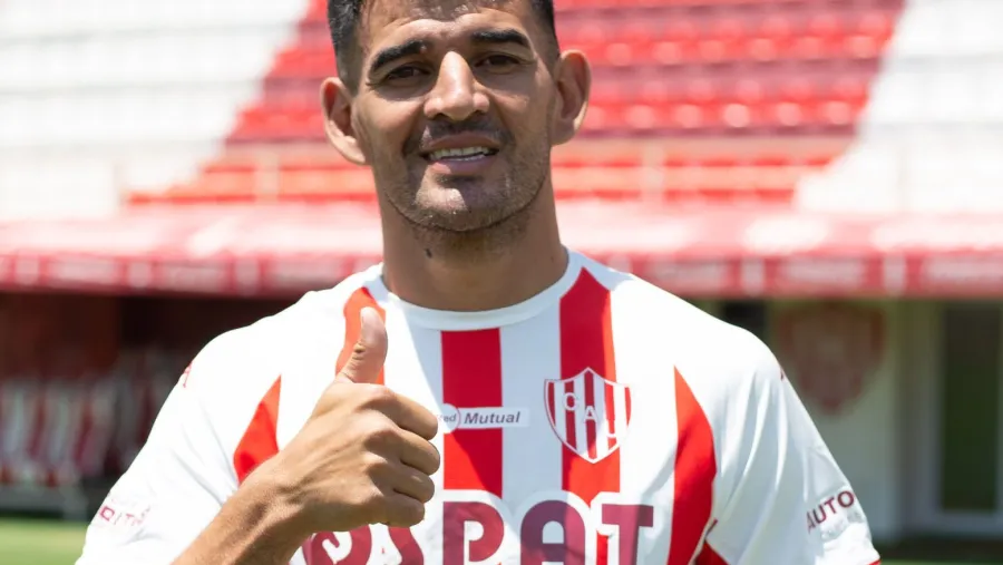 Oscar Piris se transformó en el primer refuerzo de Unión de Santa Fe