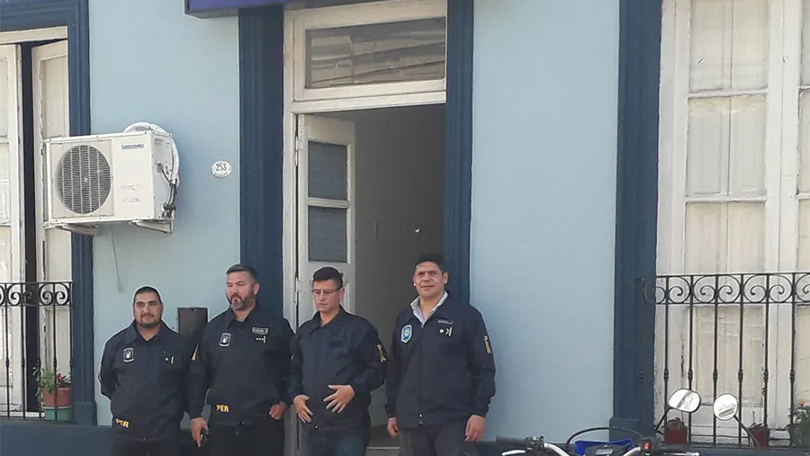 La División de Robos y Hurto de Paraná la integran 40 efectivos policiales. La División de Robos y Hurto de Paraná la integran 40 efectivos policiales.