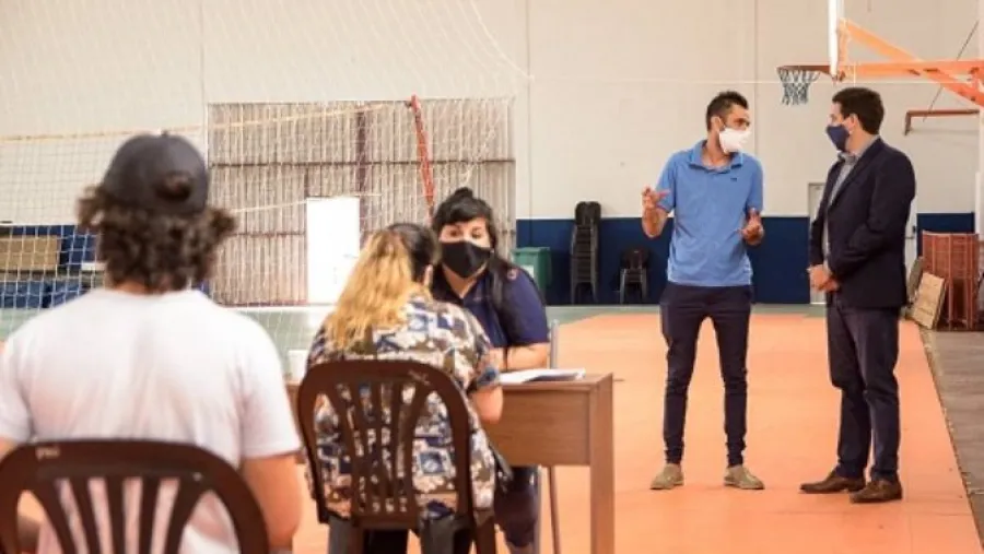 Gustavo Bastian en el Polideportivo Municipal de San José