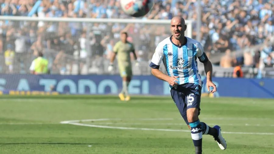 Racing derrotó a Godoy Cruz y celebró la clasificación en la despedida de “Licha” López Racing derrotó a Godoy Cruz y celebró la clasificación en la despedida de “Licha” López