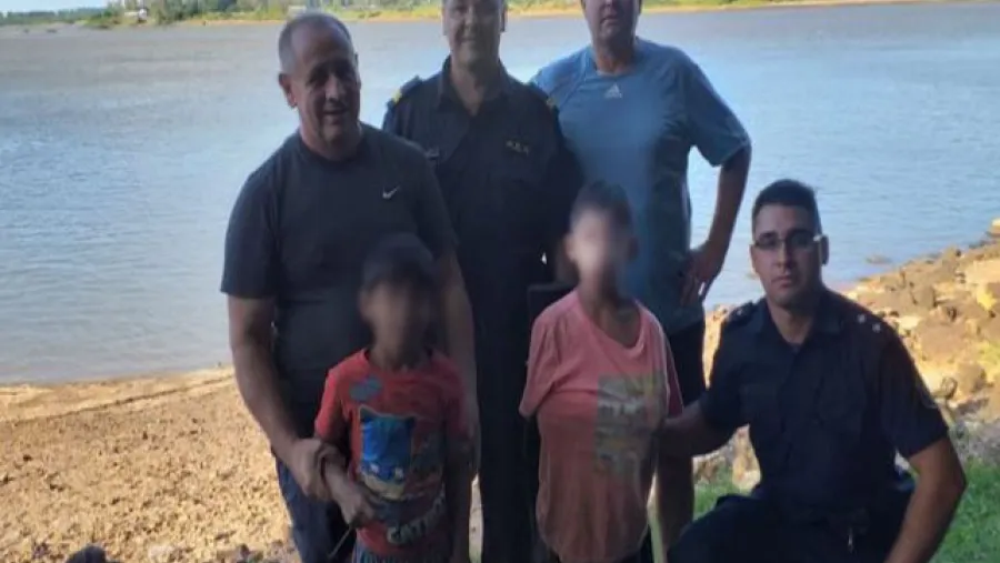 rescatistas en el río Uruguay