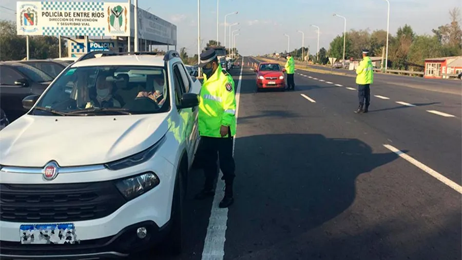 A quienes ingresen a la provincia este fin de semana los esperan en los distintos pasos fronterizos para realizar los controles correspondientes. Por Zárate-Brazo Largo está previsto el acceso de 45 personas.