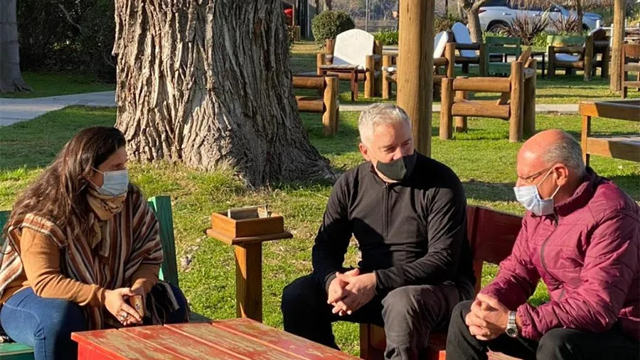 El referente de Gualeguaychú del Frente Renovador, Enrique Ghiglione y la concejala Sofía Ghiglione mantuvieron un encuentro con Raúl Pérez, enviado por Sergio Massa.  El referente de Gualeguaychú del Frente Renovador, Enrique Ghiglione y la concejala Sofía Ghiglione mantuvieron un encuentro con Raúl Pérez, enviado por Sergio Massa.
