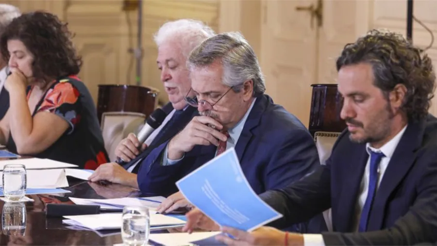 El Presidente Alberto Fernández monitorea constantemente con su gabinete y un comité de expertos la situación por el coronavirus.