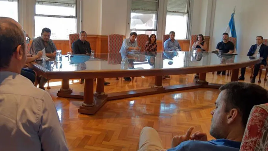 A través de los Ministerios de Desarrollo Social e Interior, el gobierno nacional empezó a girar fondos a las provincias. A través de los Ministerios de Desarrollo Social e Interior, el gobierno nacional empezó a girar fondos a las provincias.