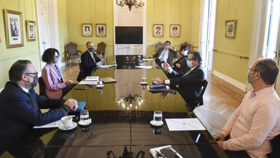 El equipo económico descartó “cimbronazos” en el dólar antes o después de las elecciones